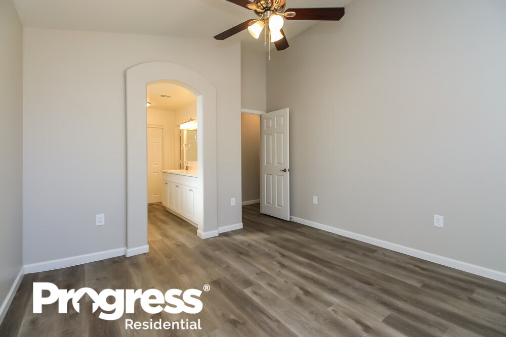 Building Photo - 341 N Fresno St