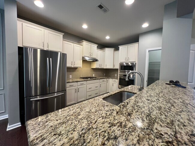 Building Photo - 2198 Laurens Dr