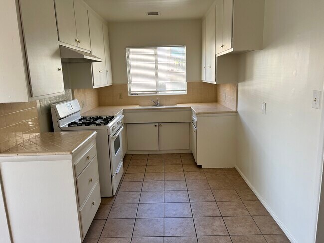 Kitchen - 7123 Flight Ave