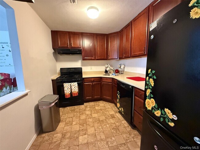 Building Photo - 55 Pinebrook Pl