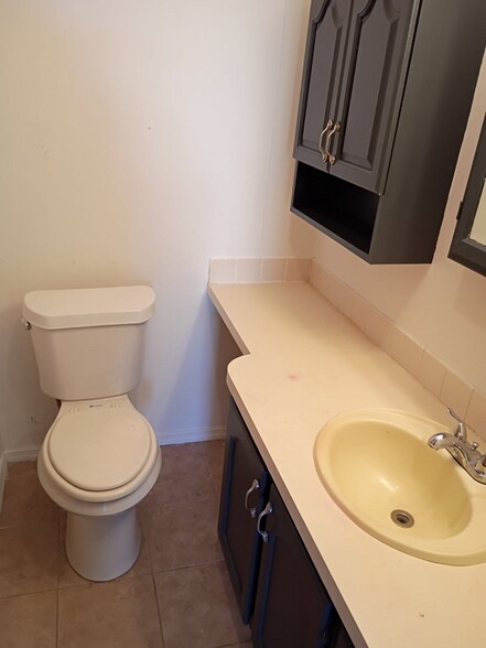 Building Photo - 1017 June Terrace