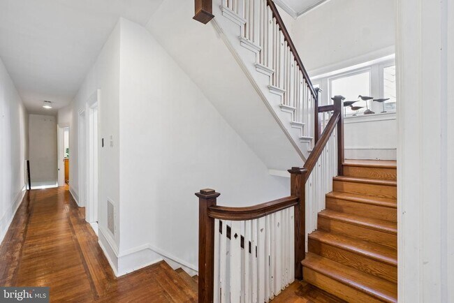 Building Photo - 133 E Gorgas Ln