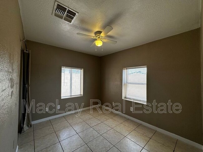 Building Photo - 513 W Pima St