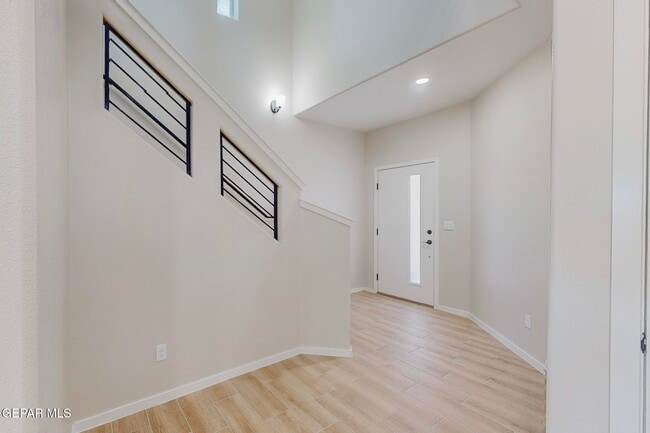 Building Photo - 516 Logwood Ave