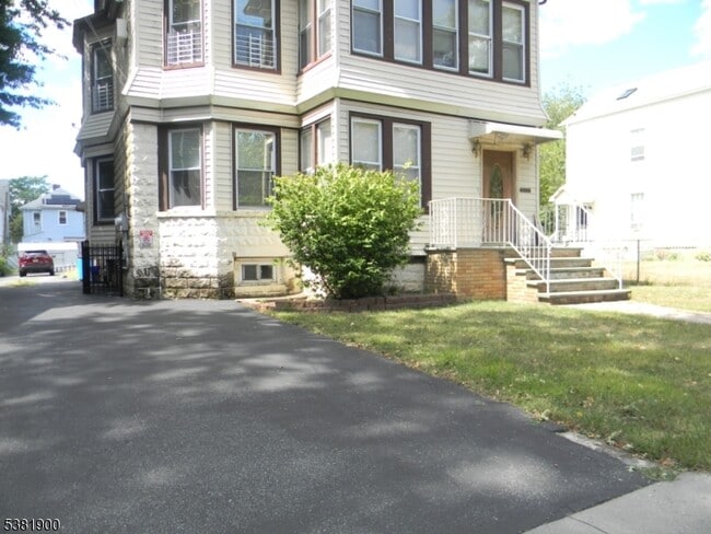 Primary Photo - 18 Williamson Ave