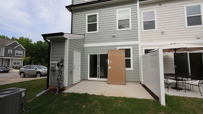 Building Photo - Brand New, End Unit Townhome Close to Down...