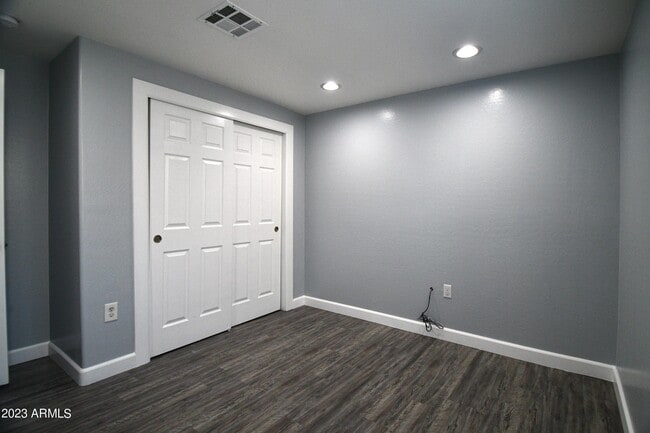 Building Photo - 3018 W Hazelwood St