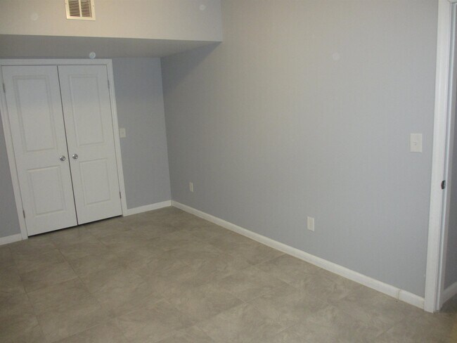 Building Photo - 585 Bramhall Ave