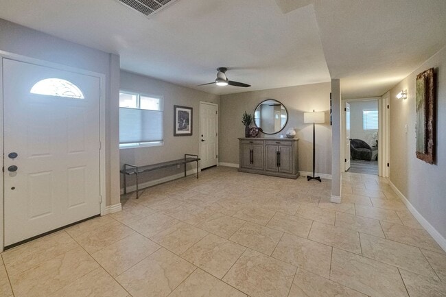 Building Photo - Amazing 3 Bed/2 Bath Home in Old Town Scottsdale