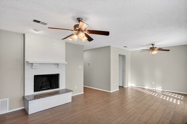 Building Photo - 3222 Preston Dr