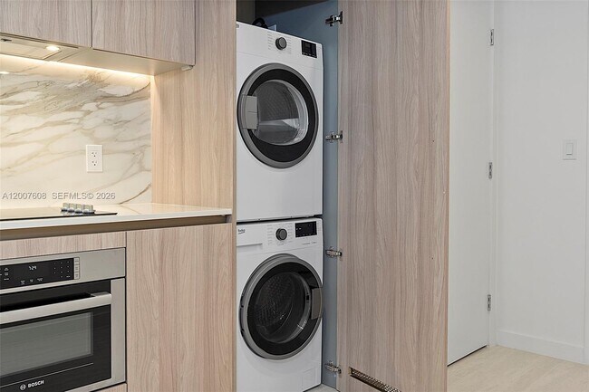 Building Photo - 77 SE 5th St