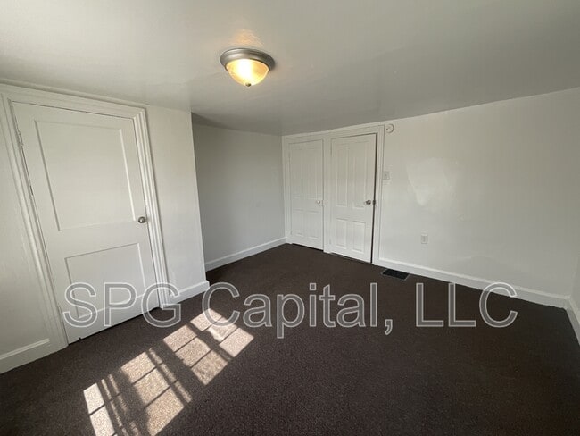 Building Photo - 330 N Union St