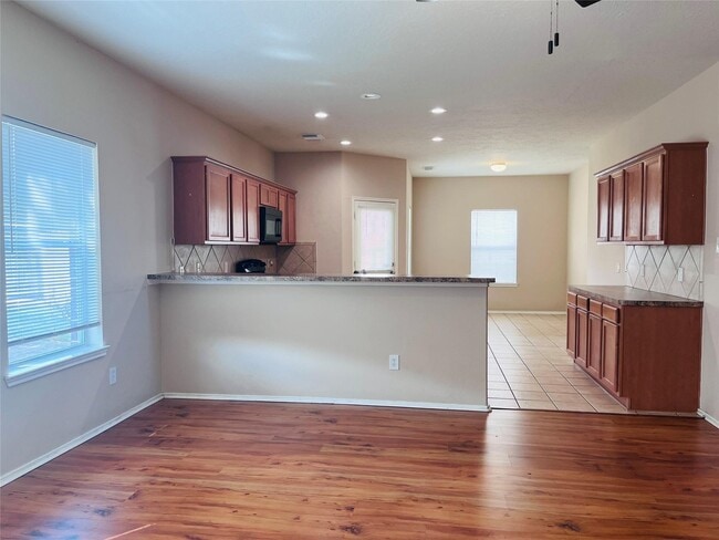 Building Photo - 2115 Vermillion Oak St