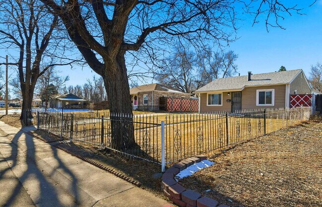 Building Photo - $2,030.95 - 3 Bedrooms, 1 Bathroom, Single Family Home in Aurora with fenced Yard!