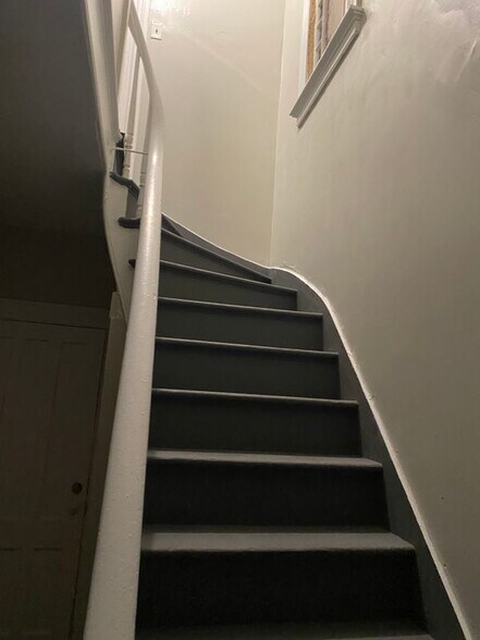 Building Photo - 57 Vine St