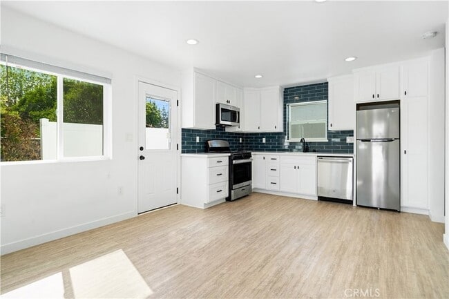 Building Photo - 18924 Sylvan St