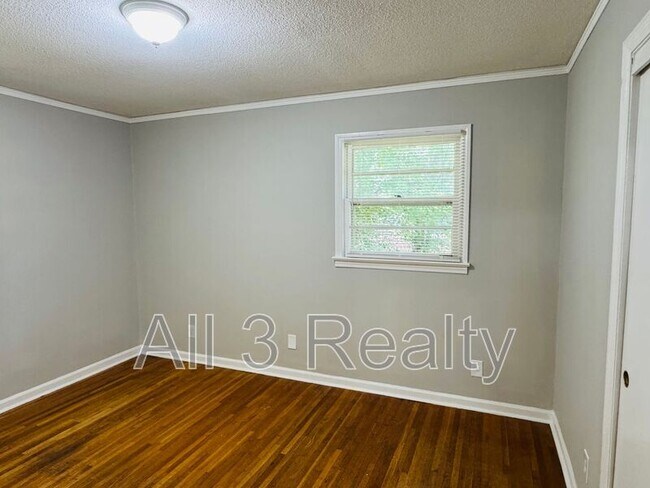 Building Photo - 664 Joryne Dr