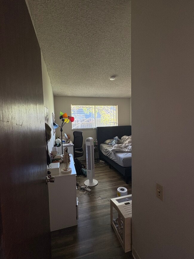 Building Photo - 1016 Drake Dr