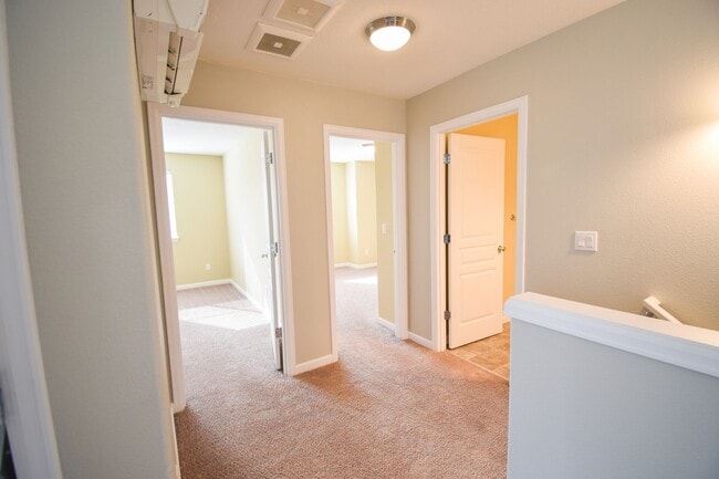 Building Photo - Beautiful Single Family Home!  Close to Downtown Hillsboro!