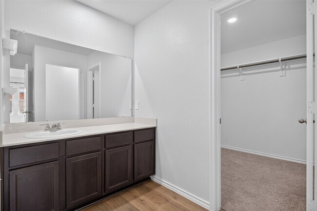 Building Photo - 149 Boxwood Dr