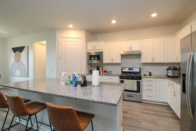 Building Photo - ** STUNNING 2012 NEW CONSTRUCTION 3/2 HOME...
