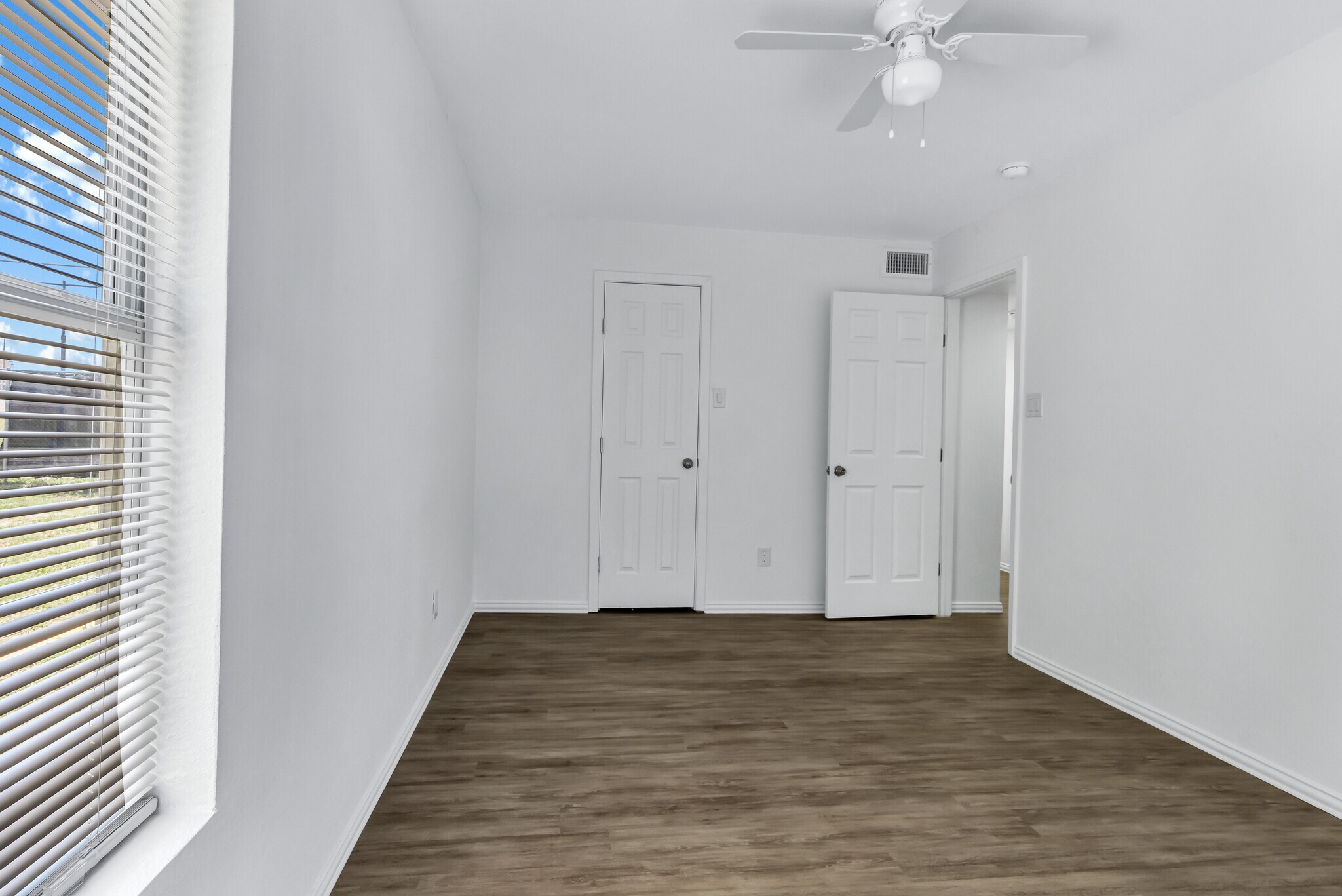 Building Photo - 901 Bessie St