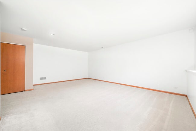 Building Photo - 303 Sype Dr