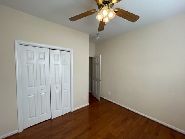 Building Photo - Amazing Hillsborough Home!