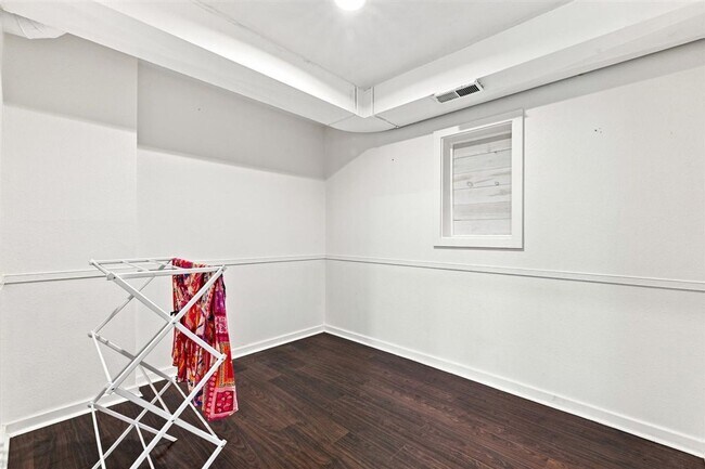 Building Photo - Remodeled Mid-Century 3-Bedroom, 2.5-Bath Home in a Highly Desirable Boise Neighborhood