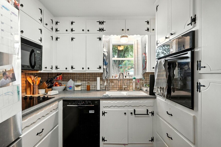 Building Photo - 3026 Ventura Dr
