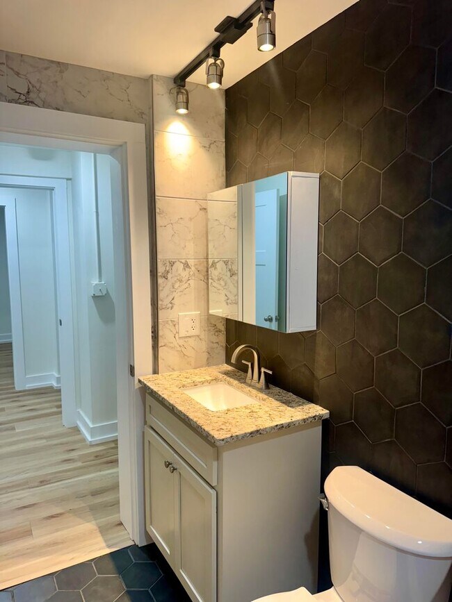 Building Photo - 2113 W Madison Ave