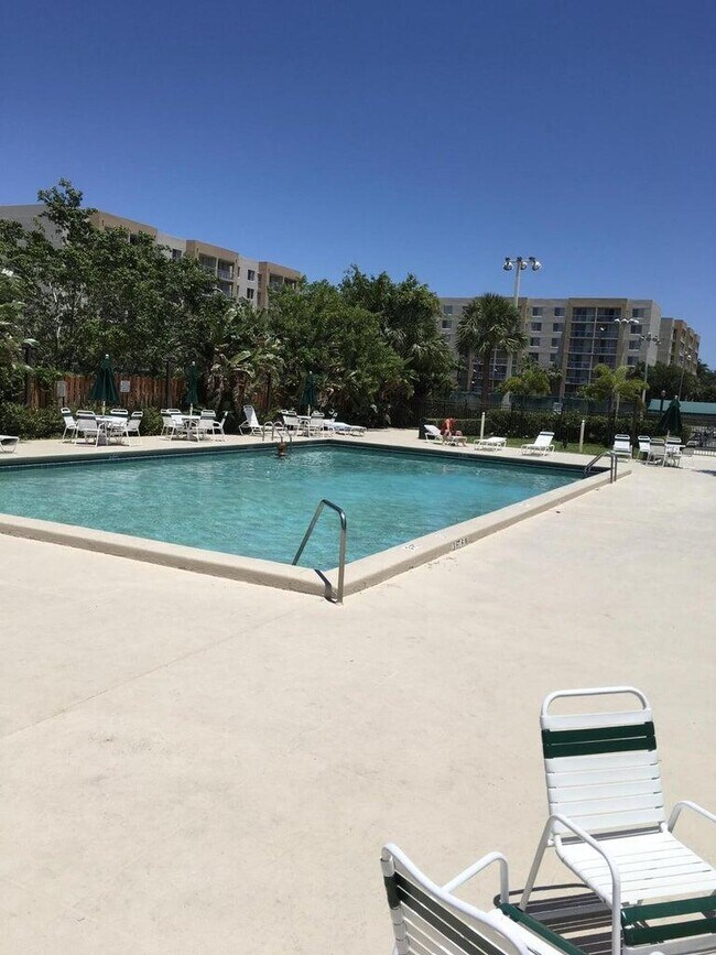 Building Photo - 2786 Tennis Club Dr