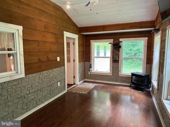 Building Photo - 421 Sawmill Ln