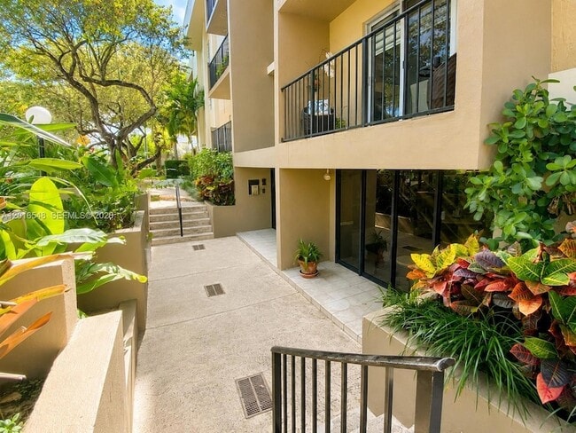 Building Photo - 110 Salamanca Ave
