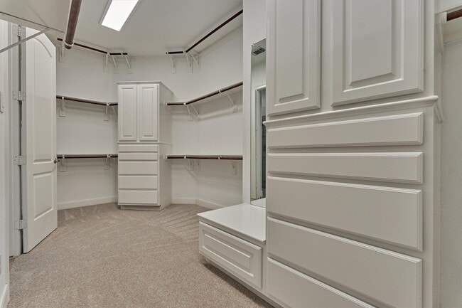 Building Photo - 23 Player Oaks Pl