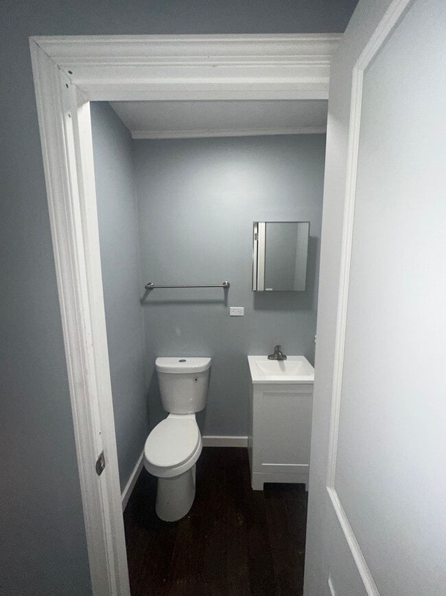 Building Photo - 254 Bowmanville St