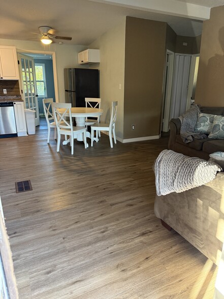 Building Photo - 10495 118th Ave