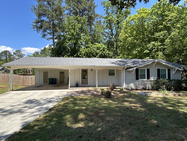 Primary Photo - 2228 Meadowvale Dr NE