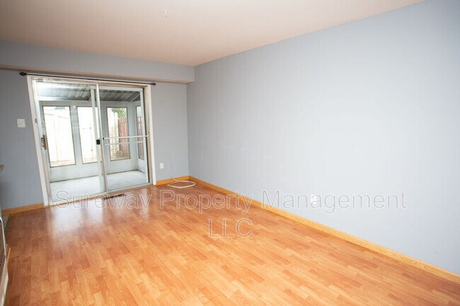 Building Photo - 16 Radnor Ct
