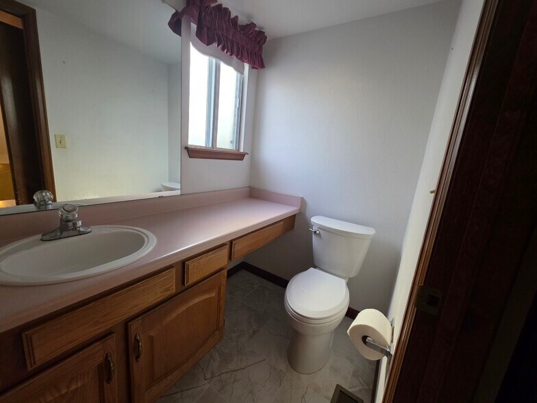 Building Photo - 7664 Halleys Dr