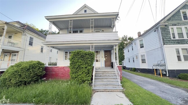 Primary Photo - 107 S Cherry St