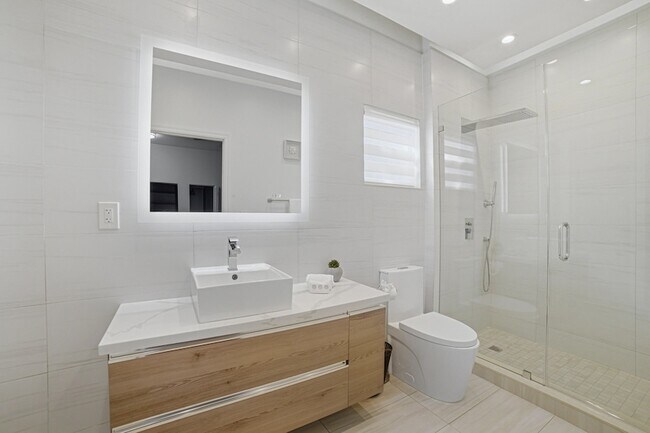 Building Photo - 2519 Barcelona Dr