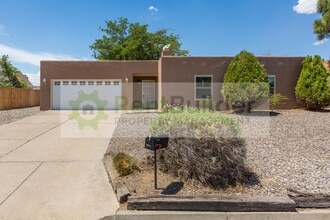 Building Photo - 10101 La Paz Dr