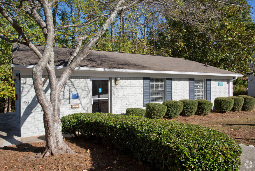 Leasing Office - Woodland Falls Apartments