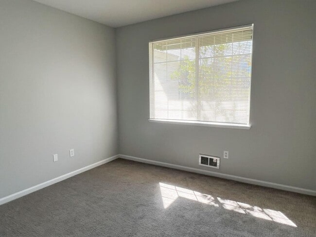 Building Photo - Spacious 2BR/2BA Redwood Shores Condo with Balcony, Natural Light & Garage Parking