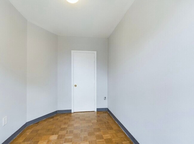 Building Photo - 6 Parker Hill Ave