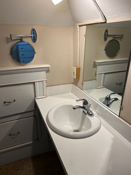 Bathroom - 2223 N 2nd St