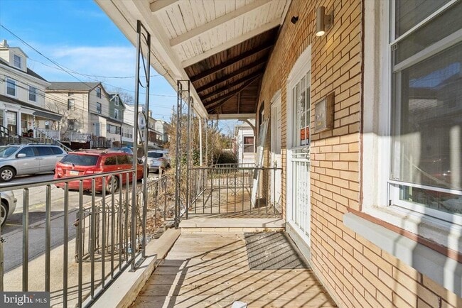 Building Photo - 1005 Tyler Ave