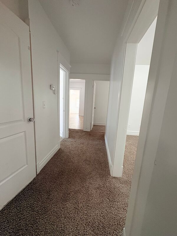 Building Photo - 523 W Maple Ave