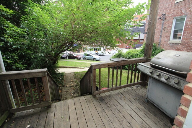 Building Photo - 2026/2027 JHU Off-campus 6bd/2ba house w/ ...